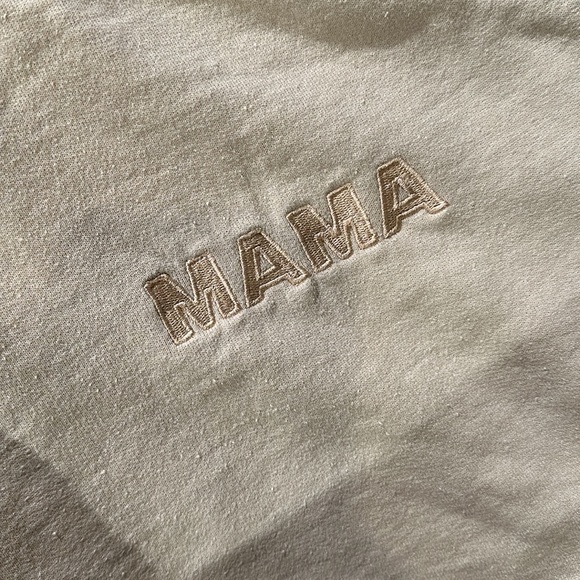 Oversized beige “mama” crewneck - Picture 2 of 3